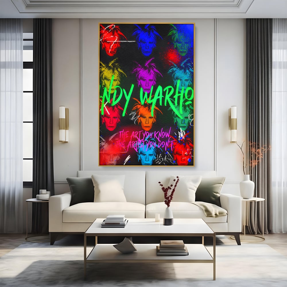 Tablou canvas cu tablou canvas cu portrete pop art andy warhol, in rama de aluminiu auriu, pe perete intr-un living